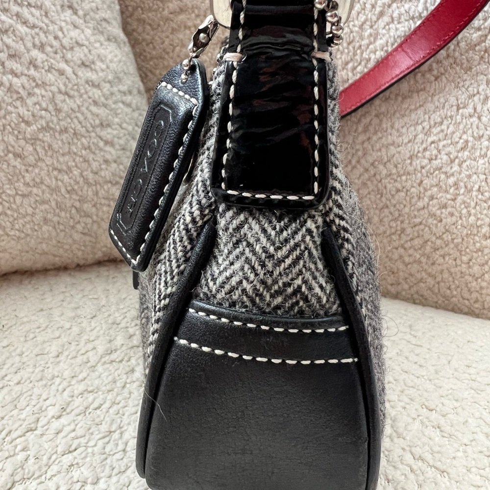 Vintage Coach Wool Herringbone Shoulder Bag Patent Leather Trim Heart Charm - Picture 4 of 8